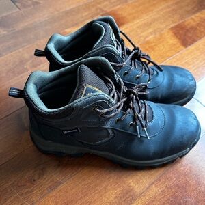 Boys Timberland waterproof  Brown Hiking Boots EUC